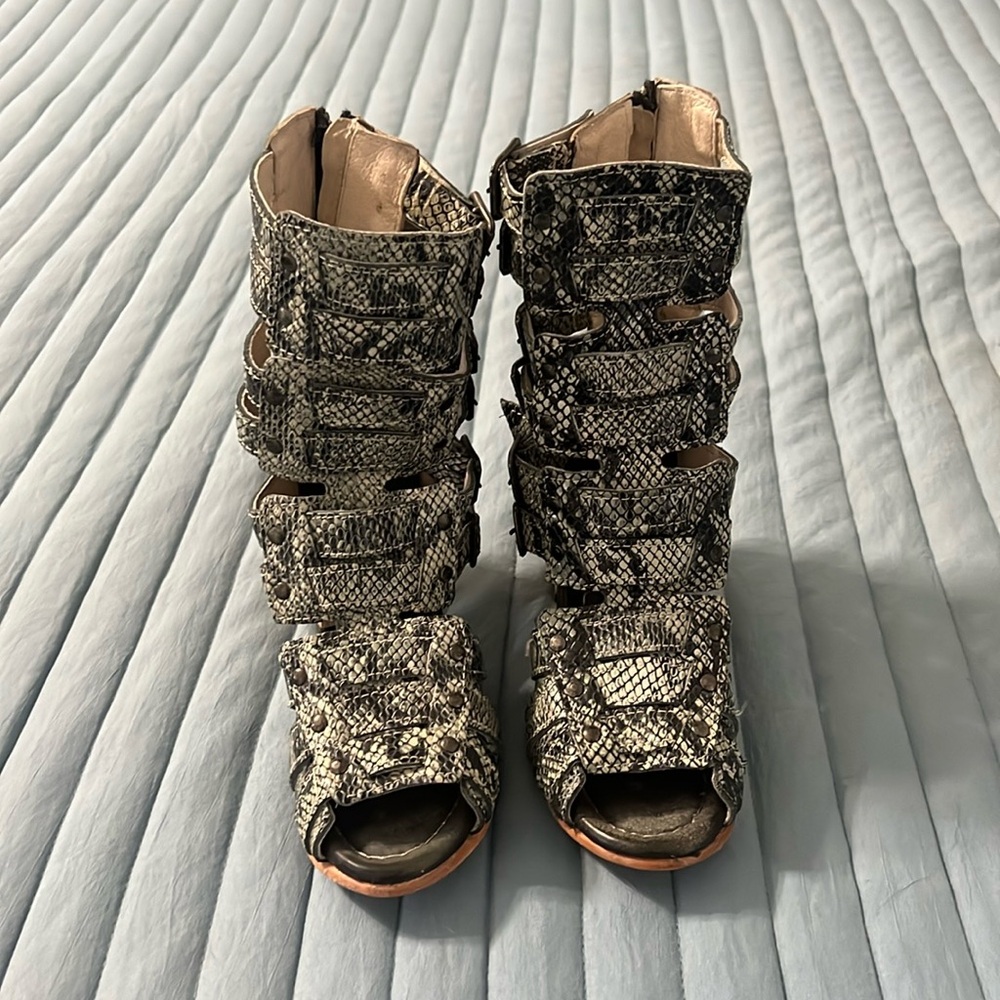 Freebird Zane sandal